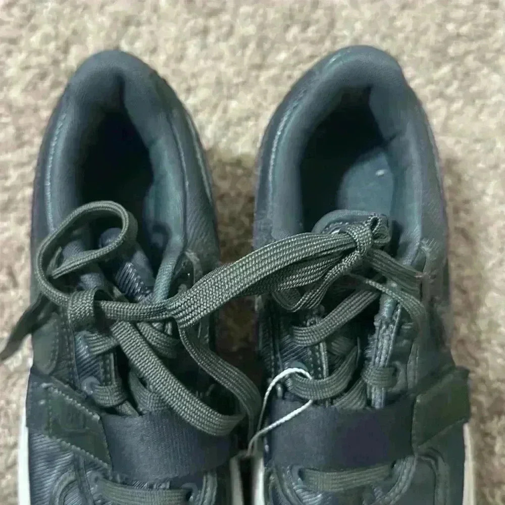 Nike - Picture 3 of 8